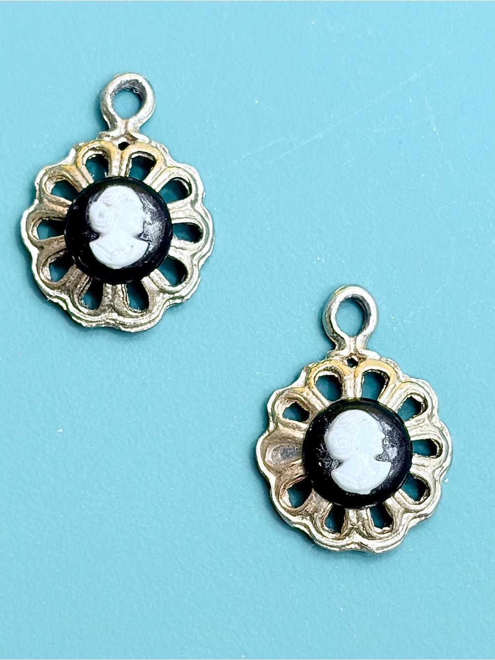 Vintage-Inspired Gold and Black Cameo Pendant Charms - Set of 2
